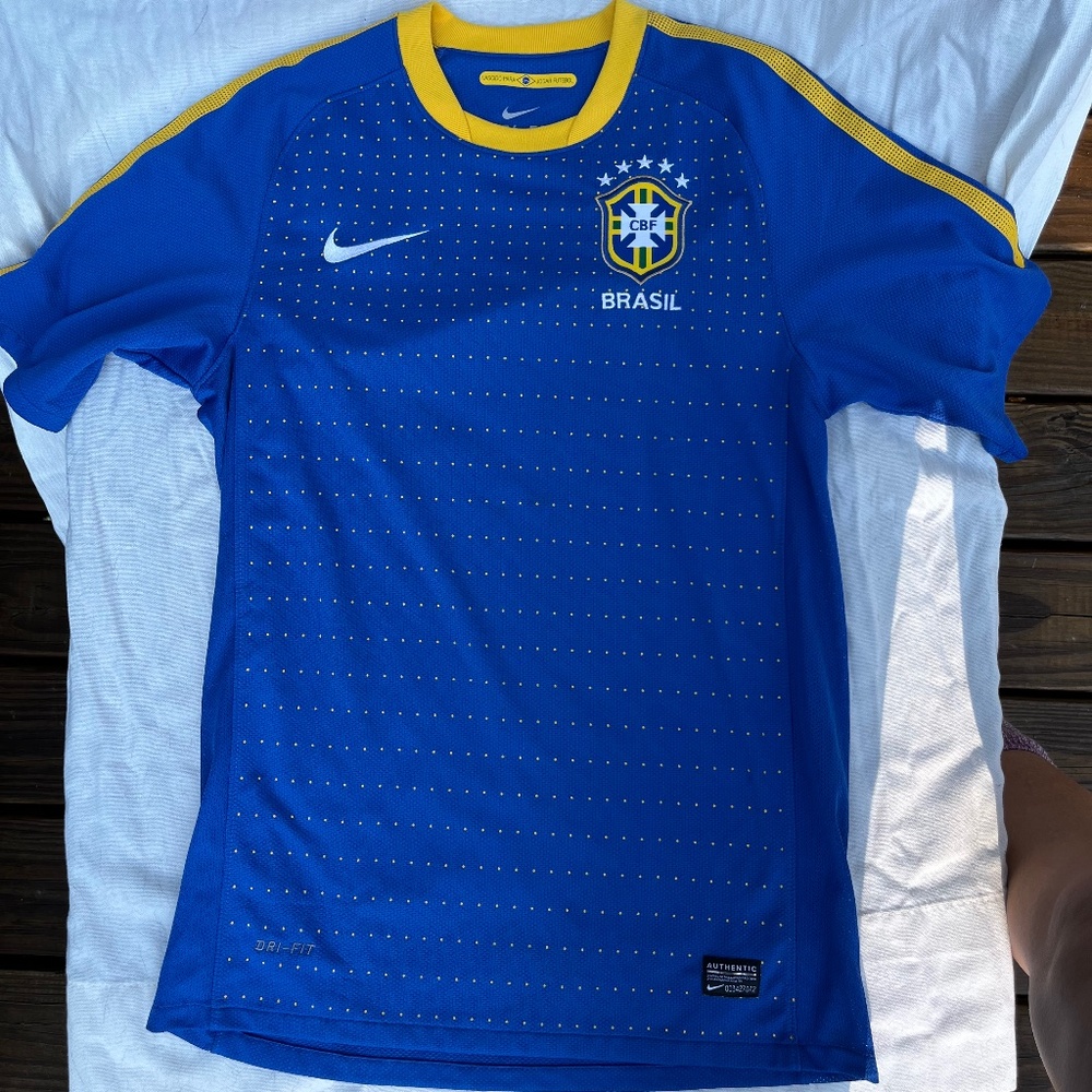 NWOT Brazil Nike Dri-FIT ADV Soccer Authentic Jersey, size small, blue yellow